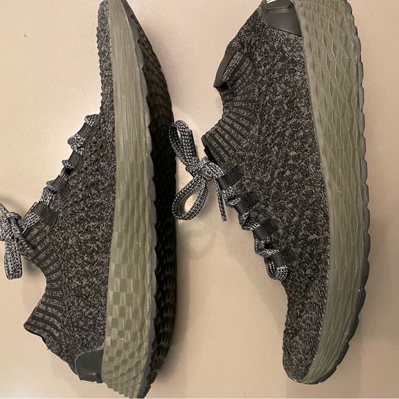 Athletic_Shoes
